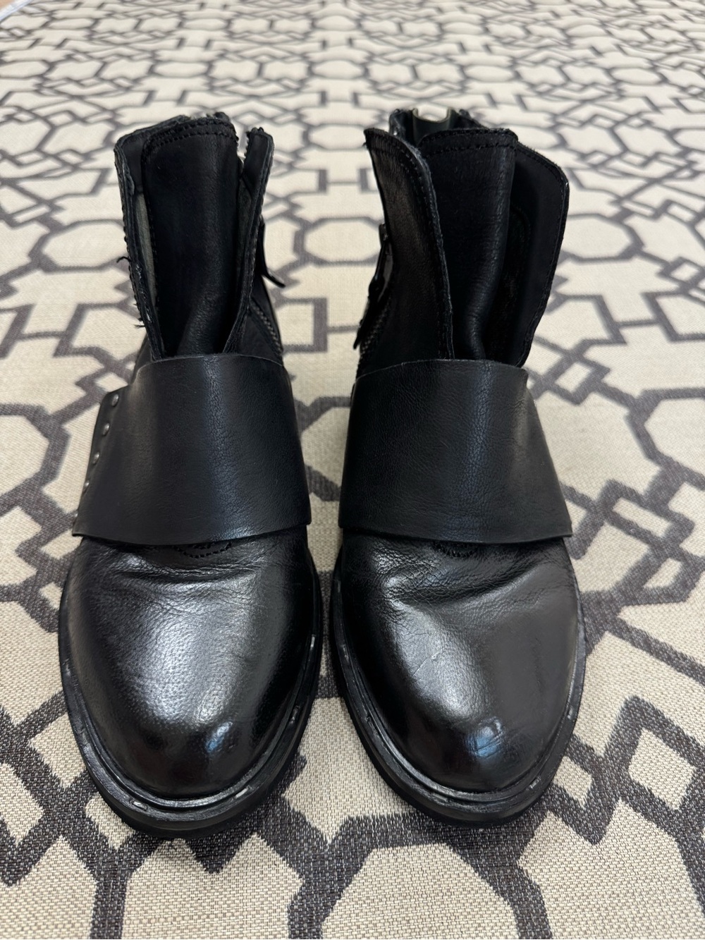 OTBT Black Leather Moto Ankle Boots Double Zip Studded Women’s Size 8.5 - Picture 3 of 11